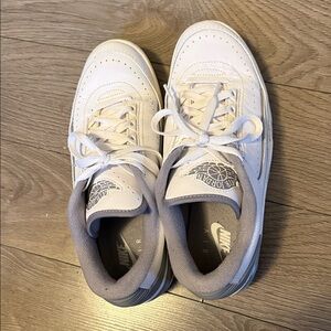 Nike Air Jordan 2/3 Low-Top Sneakers